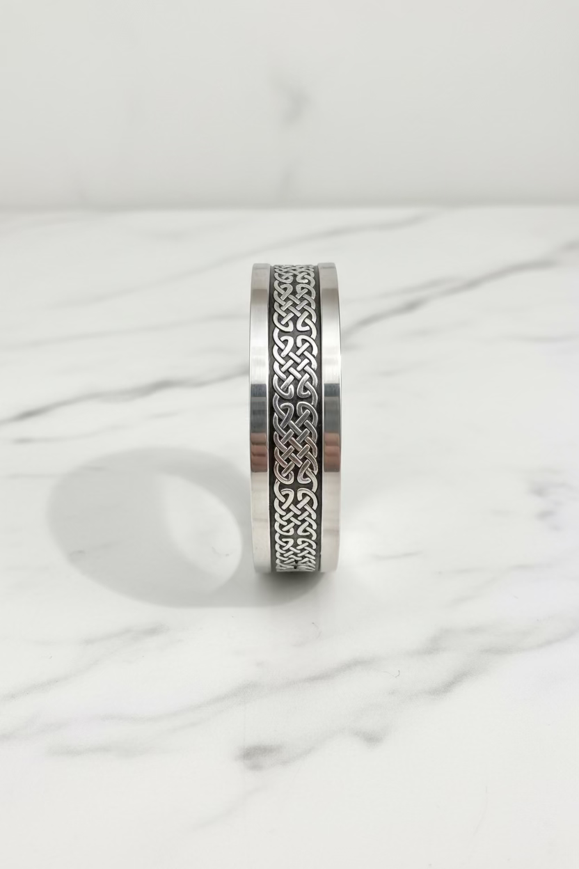 Aluminum cuff with chain stamp
